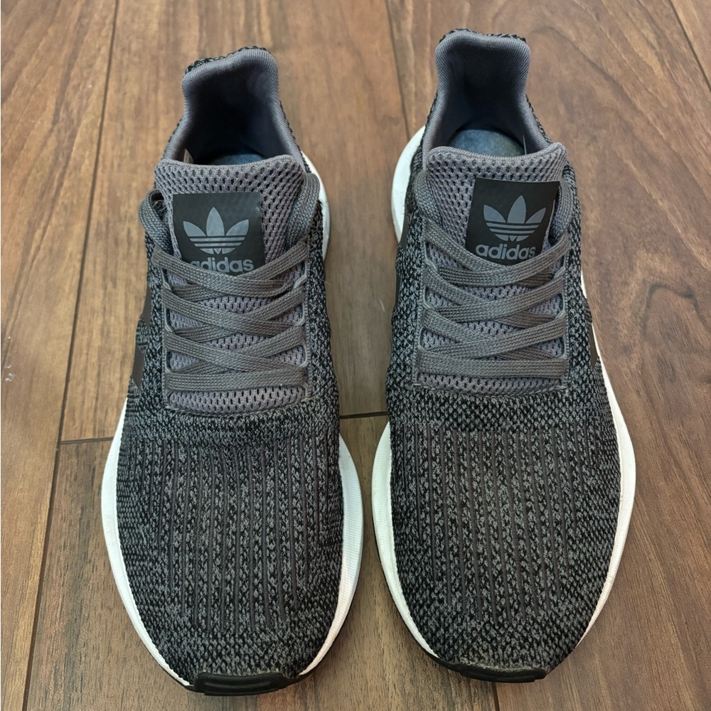Men’s Size 9 Adidas Swift Run Shoes